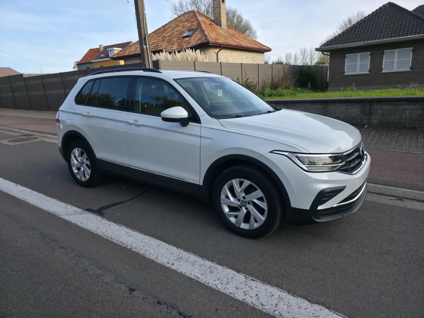 Volkswagen Tiguan 2.0 TDi SCR 4Motion Life Business DSG 1°EIG. !! Wit - 1