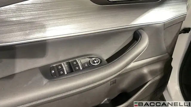DR Automobiles DR6.0 view 14