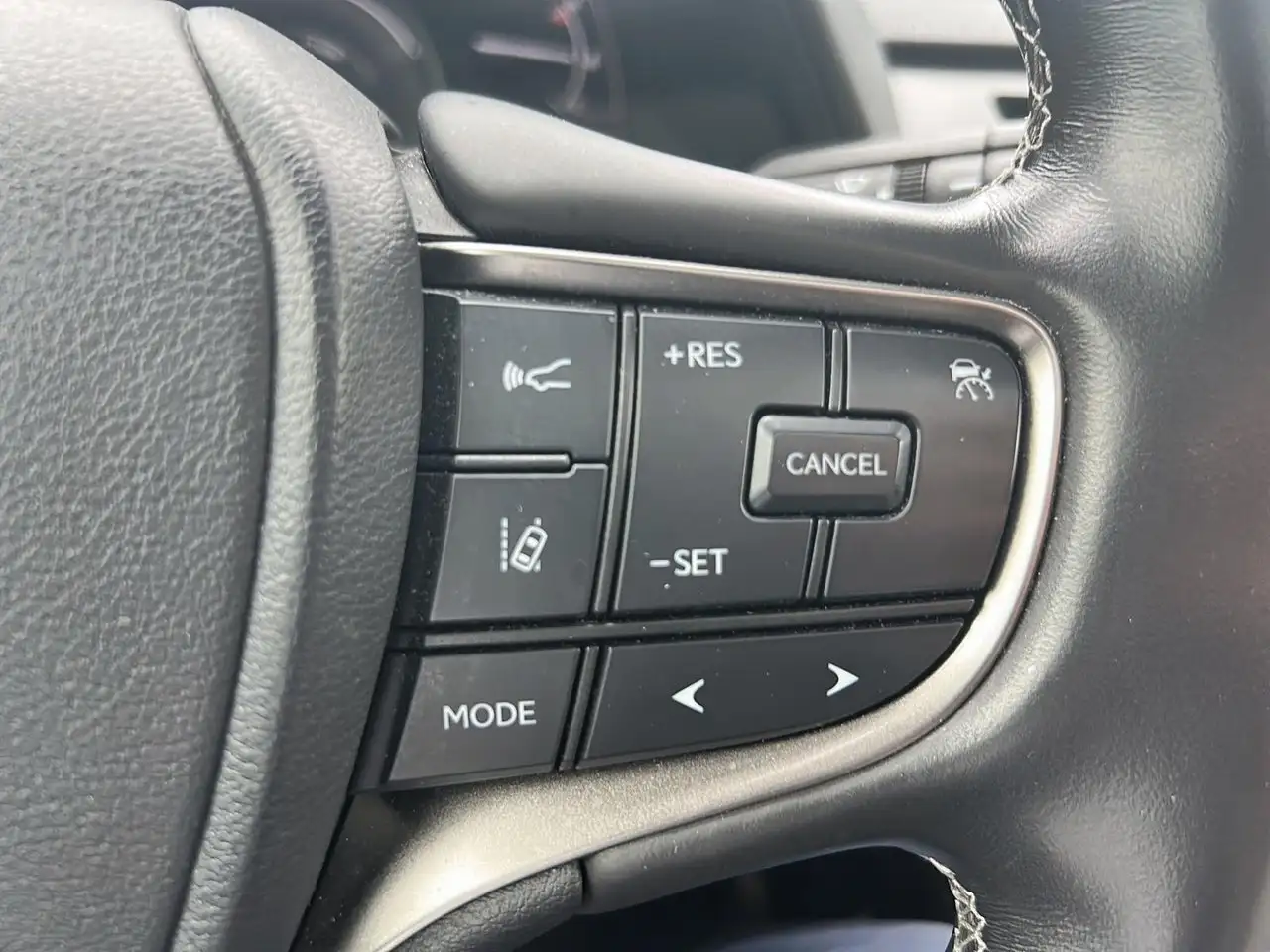 Lexus UX снимка Lexus UX