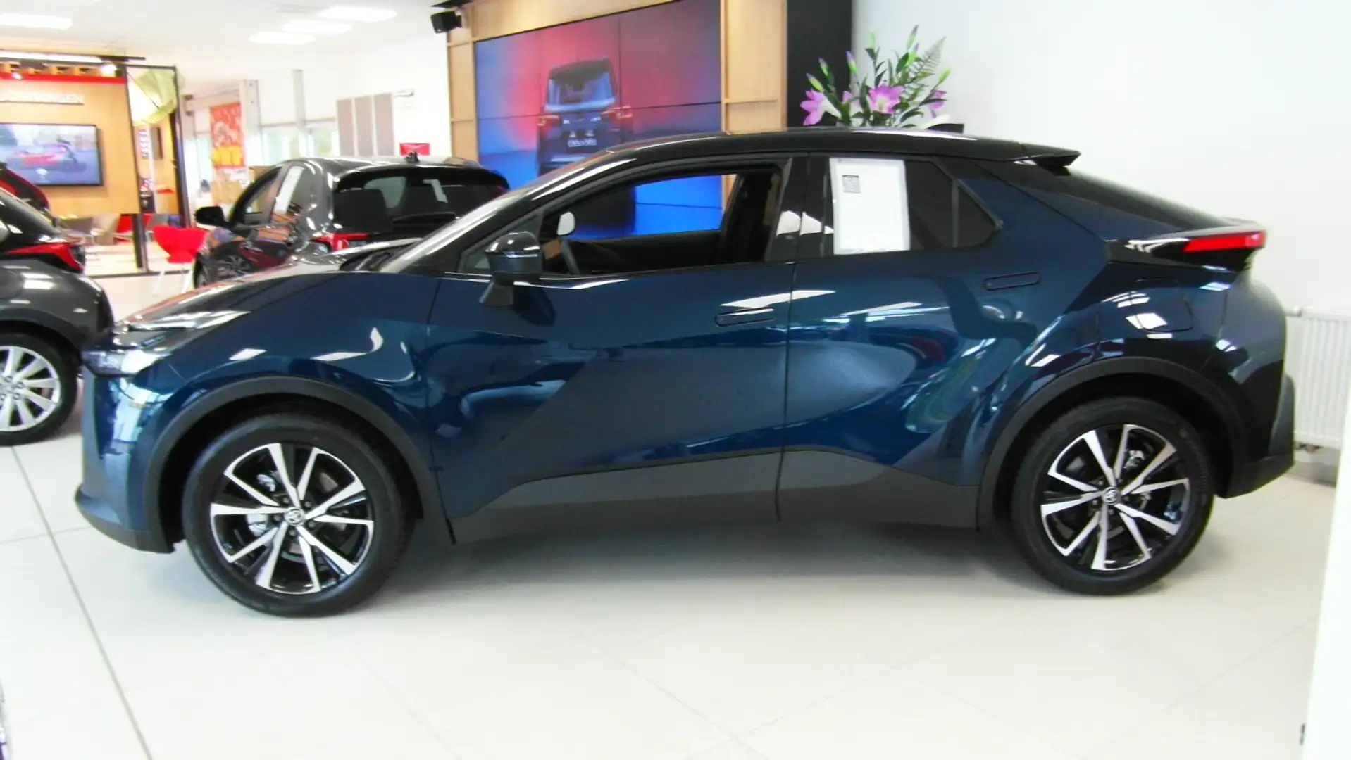 Toyota C-HR 2.0 FWD Teamplayer ACC+LED+Navi+SHZ+2xKlima Zwart - 2