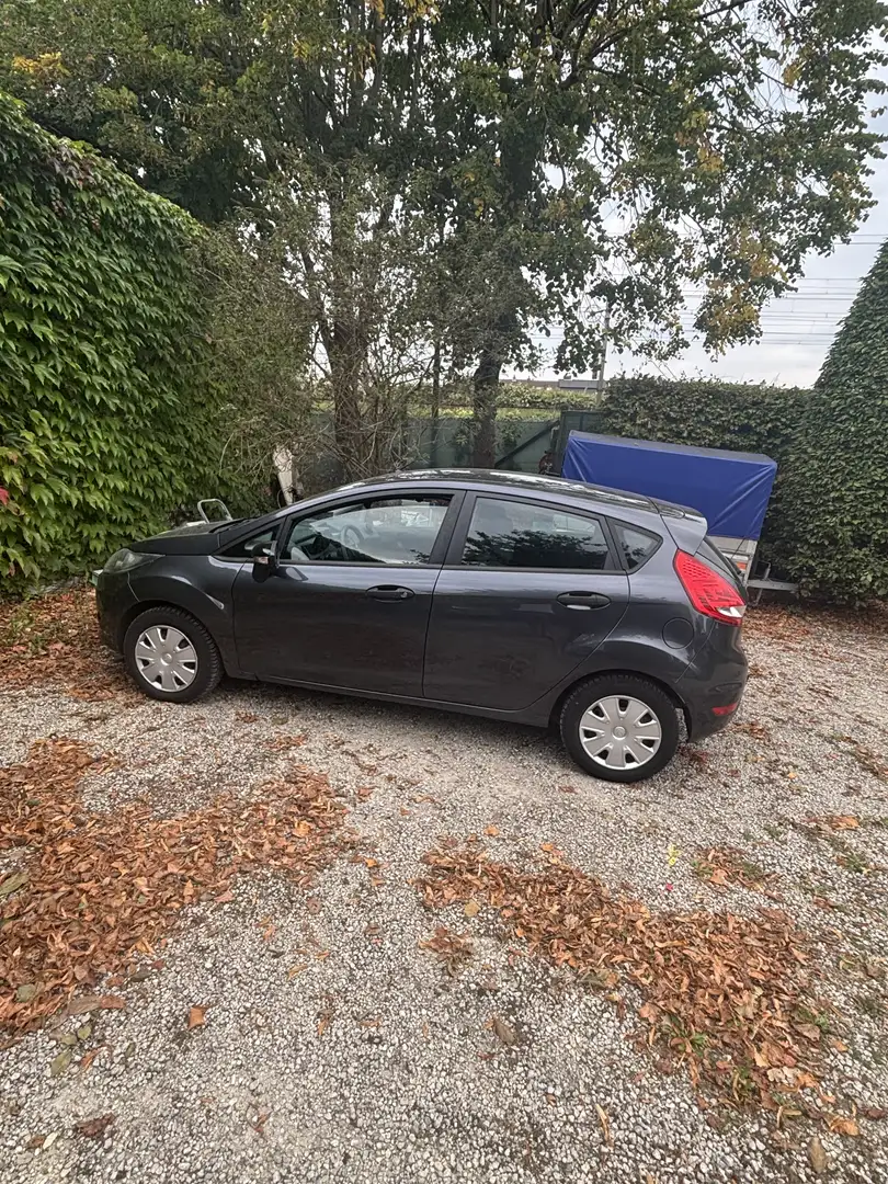 Ford Fiesta 1.25 Ambiente - 2