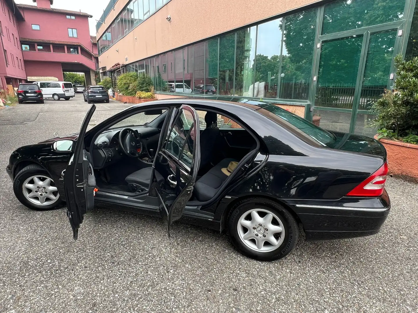 Mercedes-Benz 220 - 1