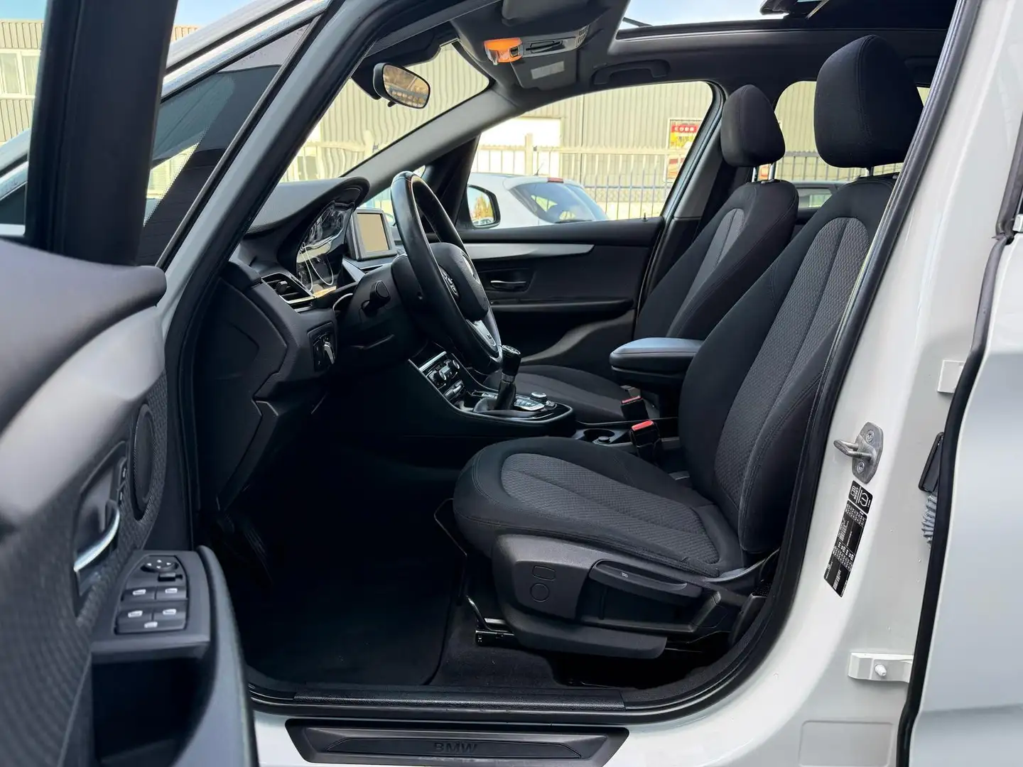 BMW 218 2-serie Active Tourer 218i Executive Panoramadak N Wit - 2