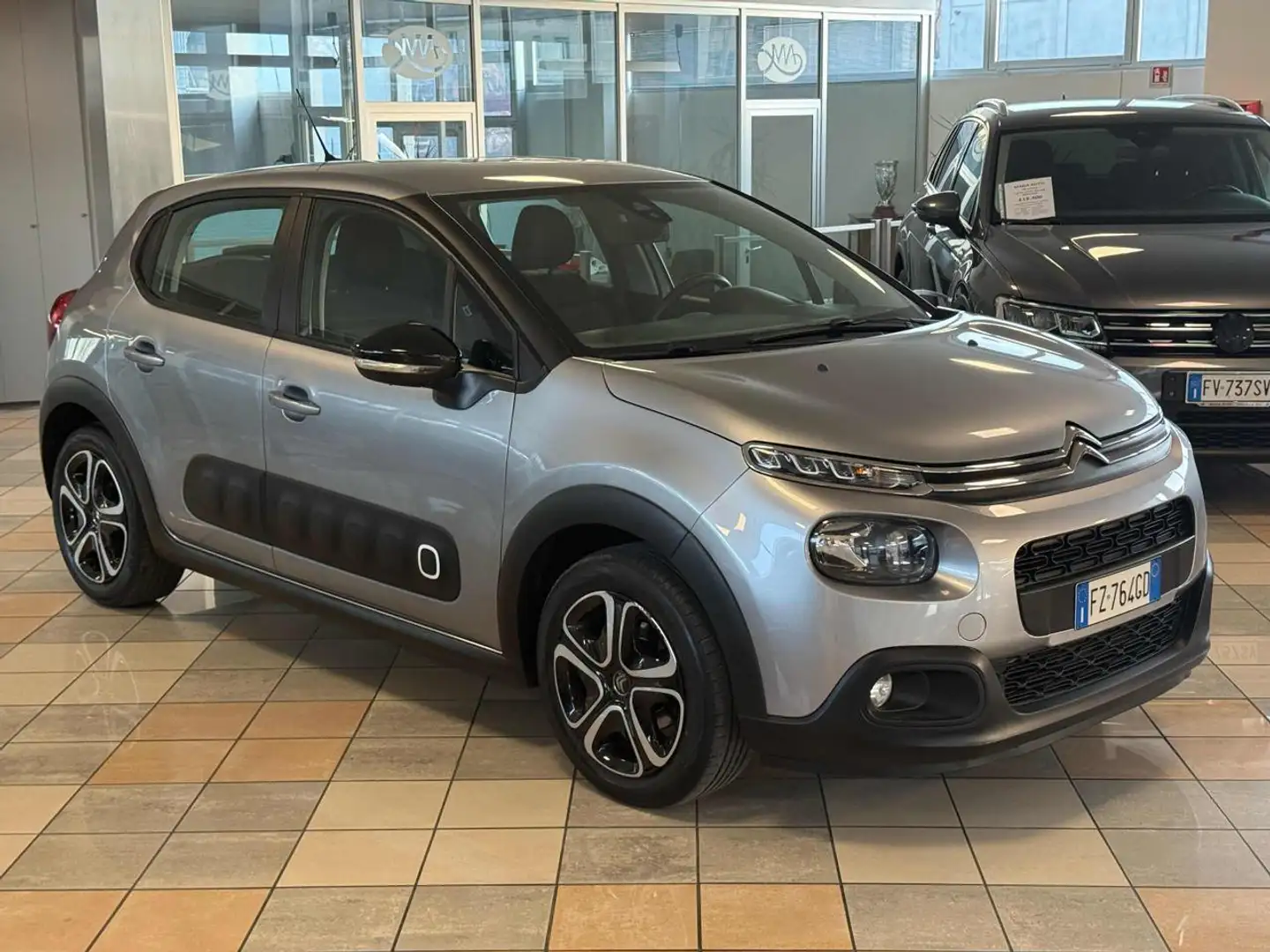Citroen C3 PureTech 82 S&S Feel GPL Argent - 2