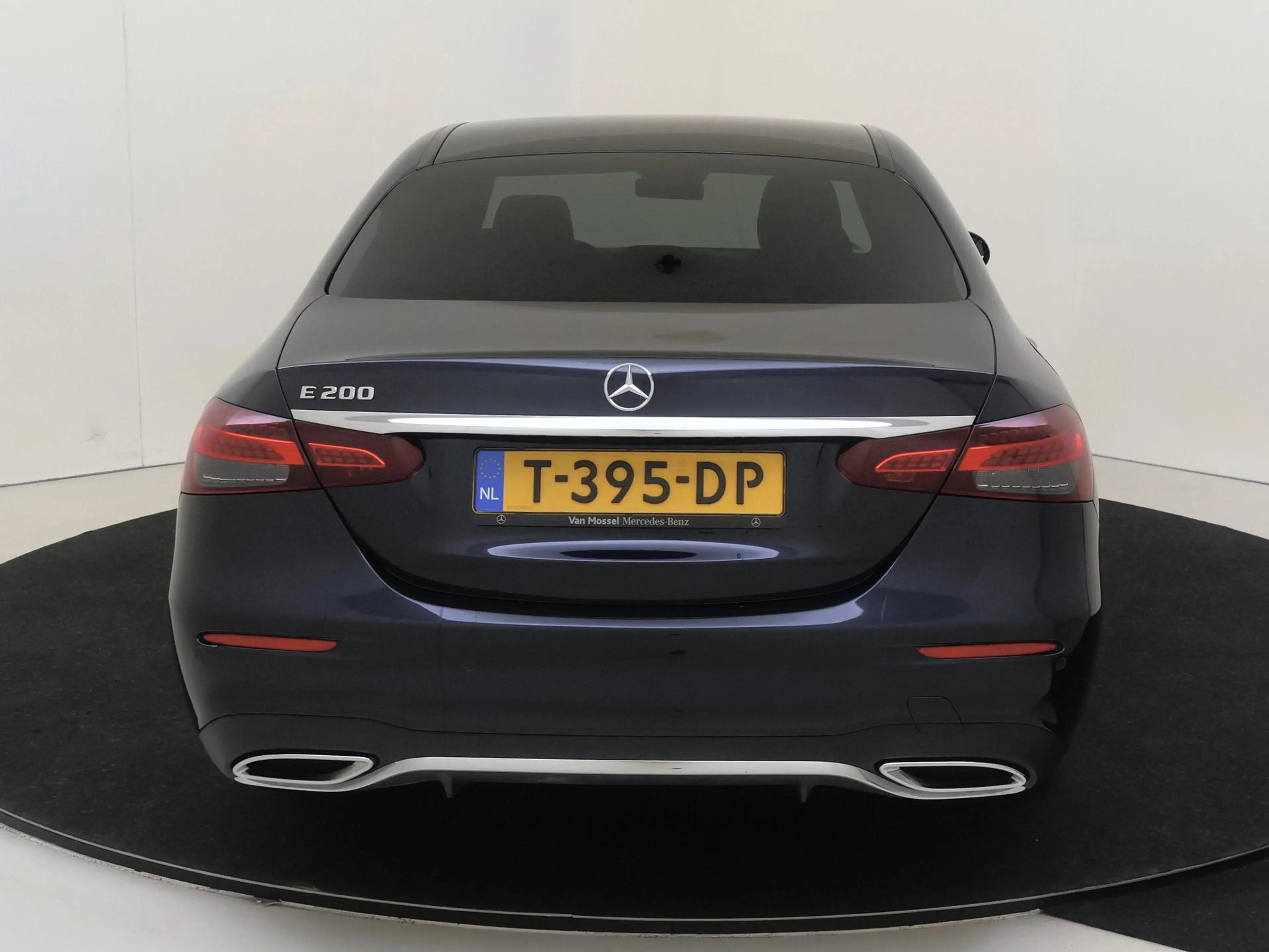 Mercedes-Benz E 200 AMG Line — photo 7