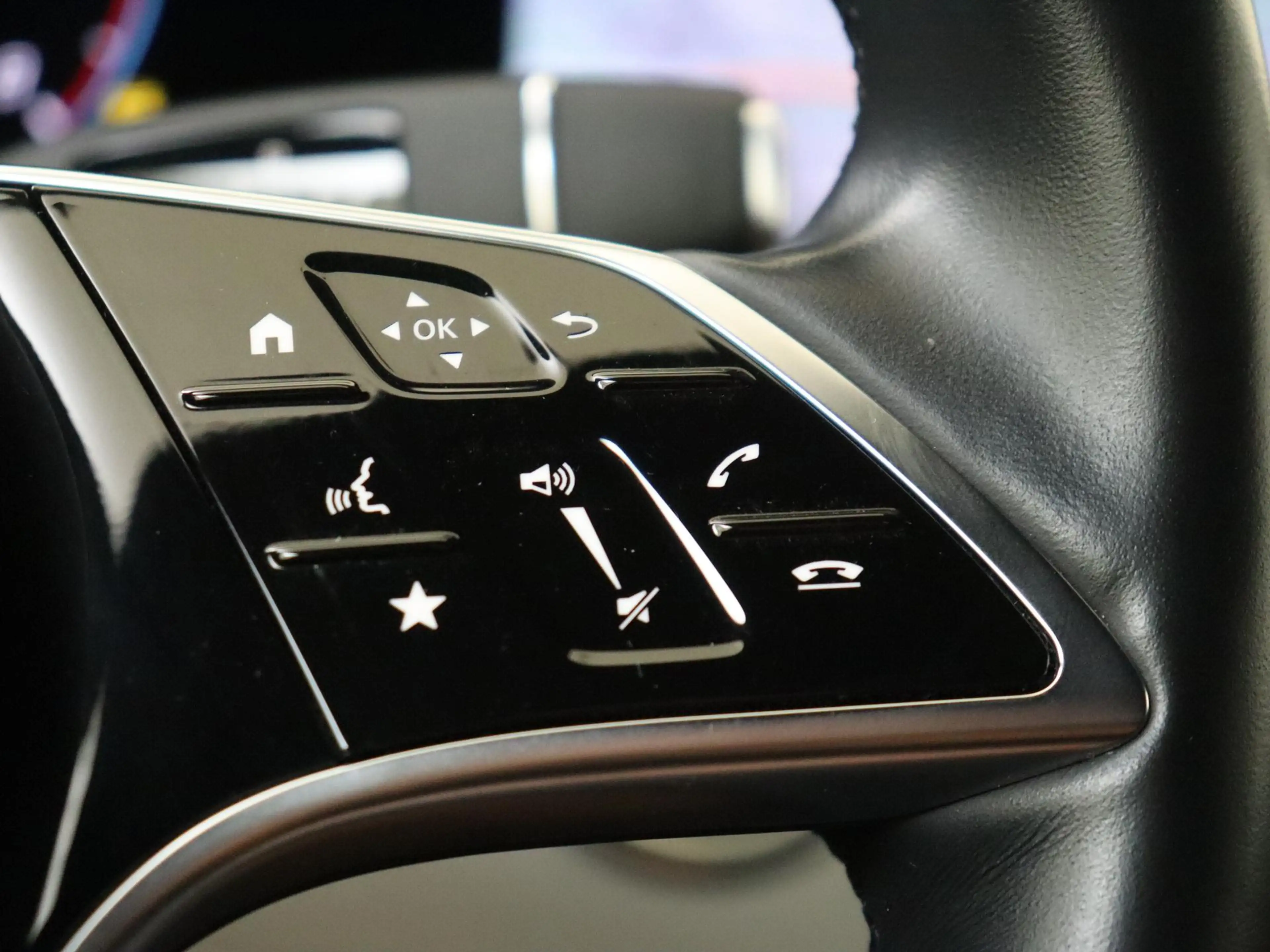 Mercedes-Benz E 200 AMG Line — photo 13