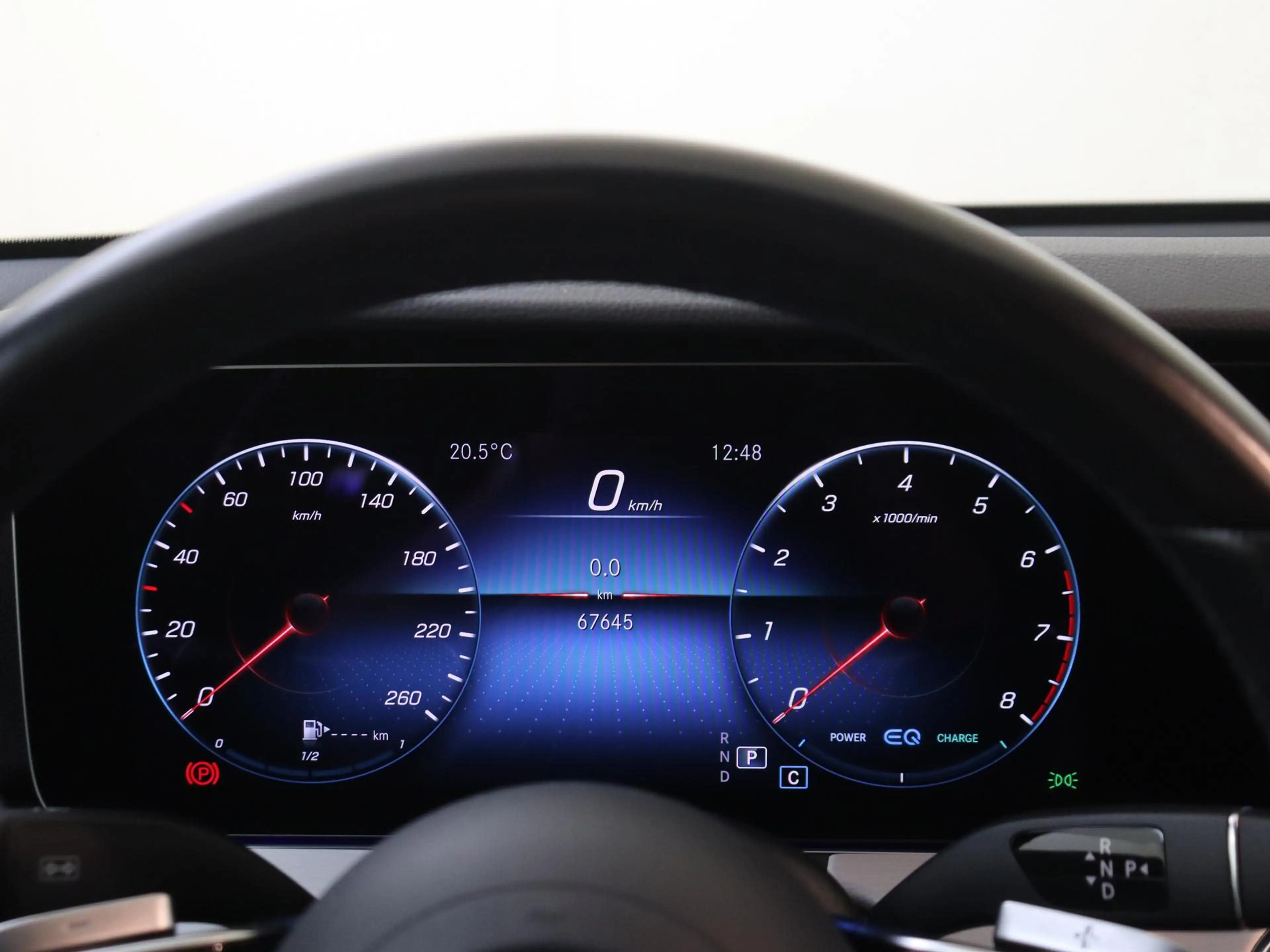 Mercedes-Benz E 200 AMG Line — photo 11
