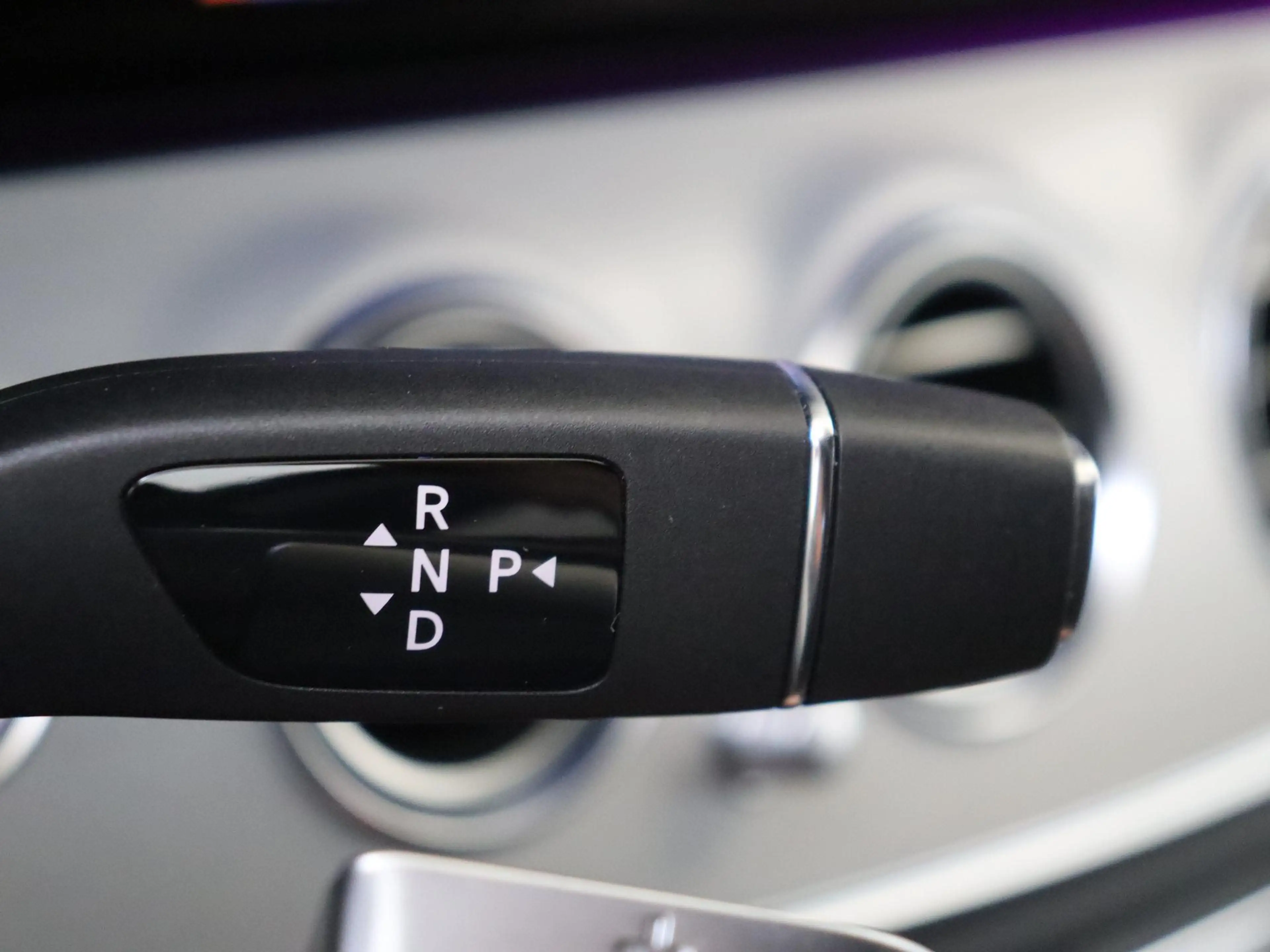 Mercedes-Benz E 200 AMG Line — photo 14