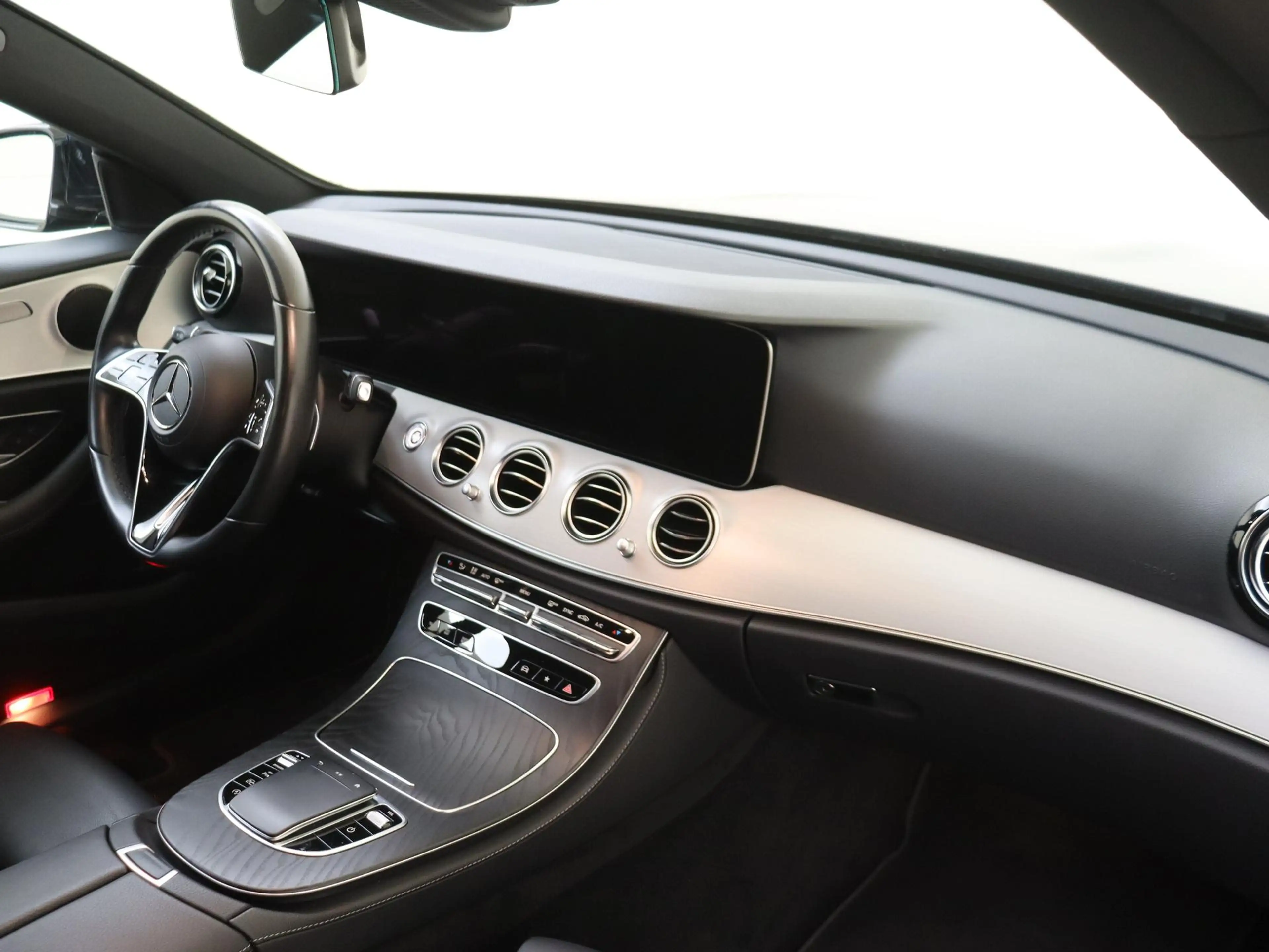 Mercedes-Benz E 200 AMG Line — photo 5