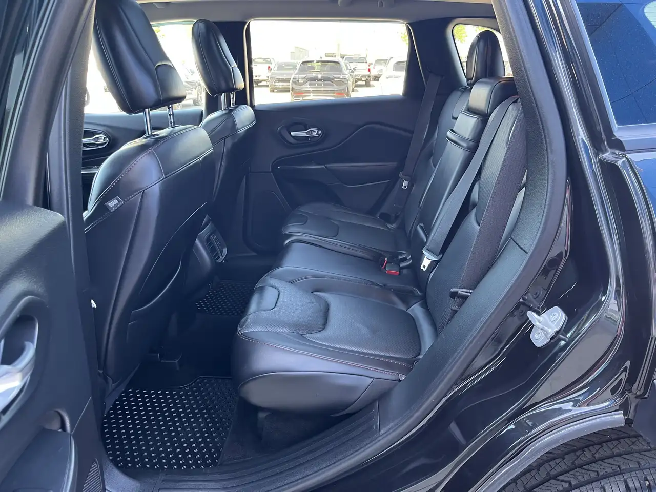 Jeep Cherokee снимка Jeep Cherokee
