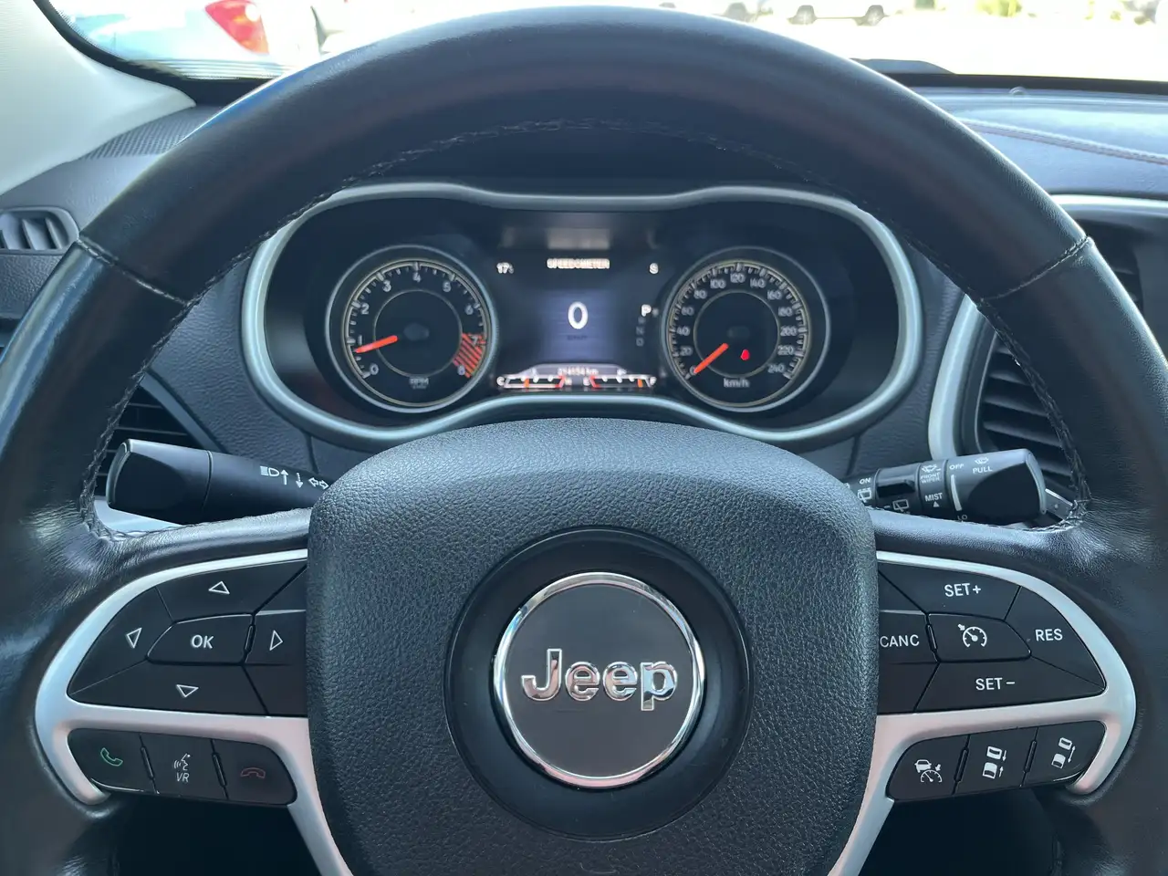 Jeep Cherokee снимка Jeep Cherokee