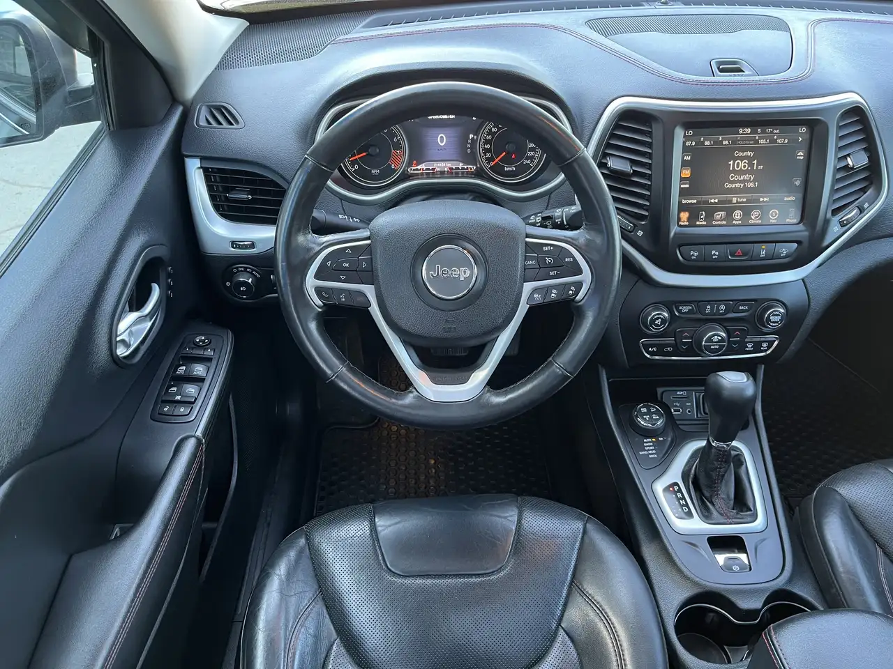 Jeep Cherokee снимка Jeep Cherokee
