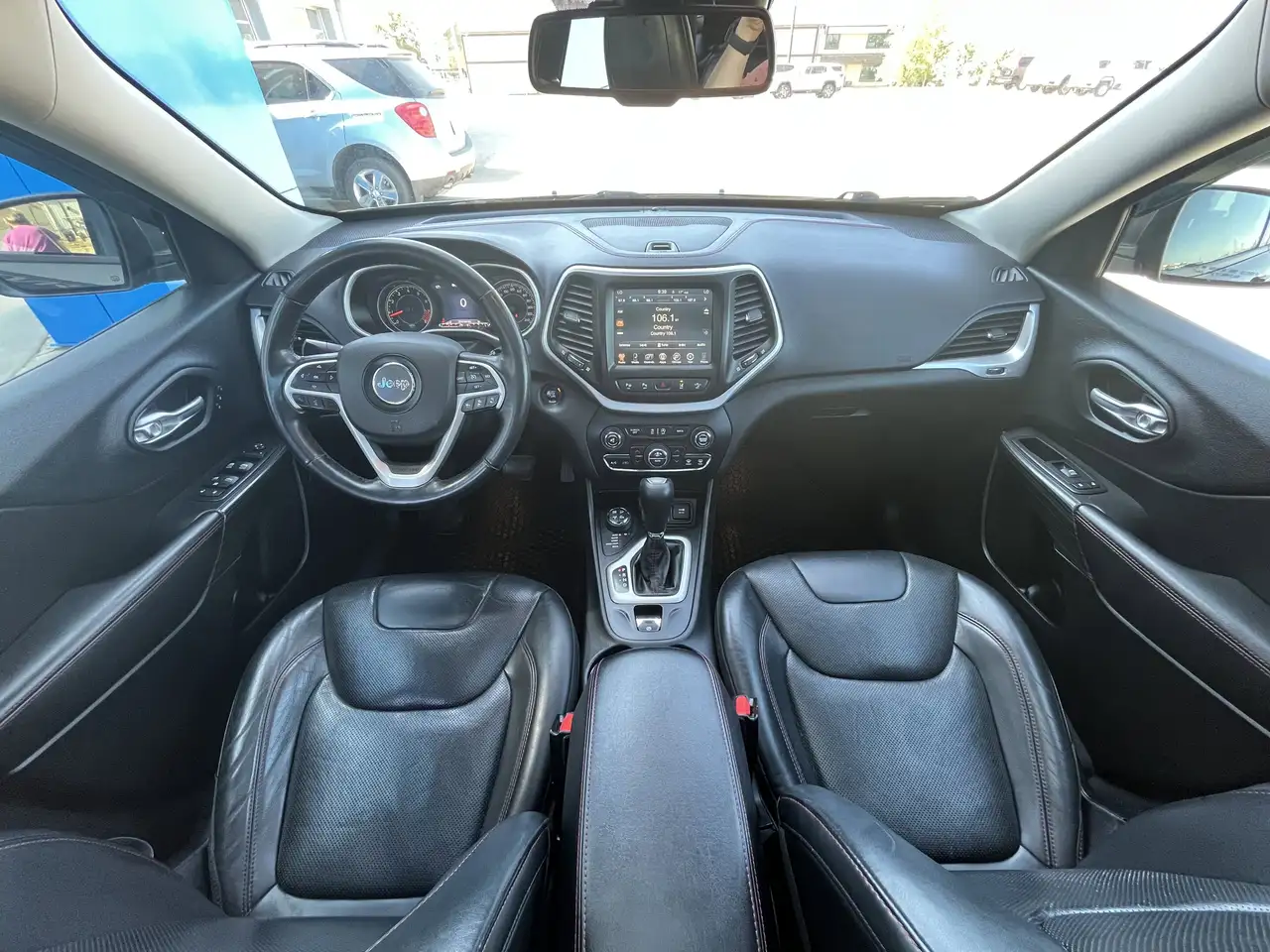 Jeep Cherokee снимка Jeep Cherokee
