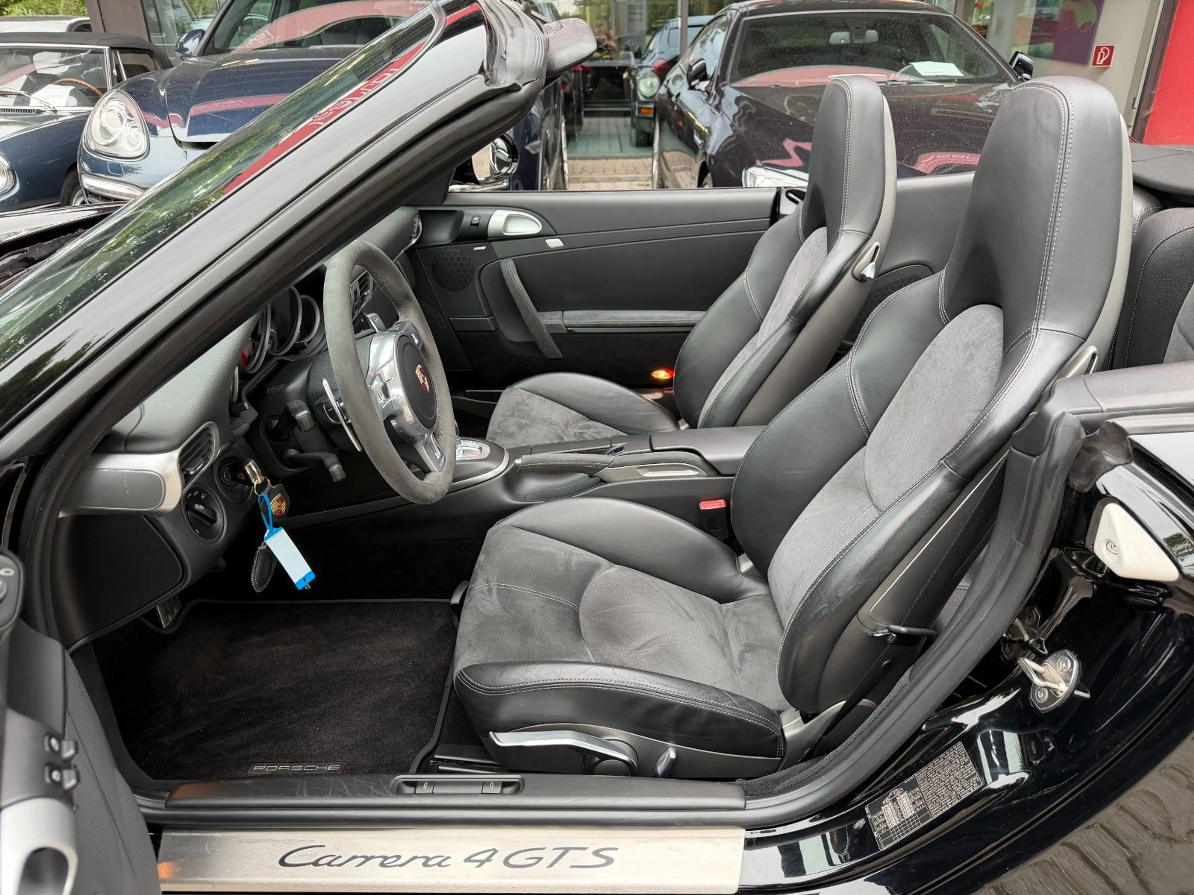 Porsche 911 997 Carrera 4 GTS Cabrio -dt. - top ! — photo 13