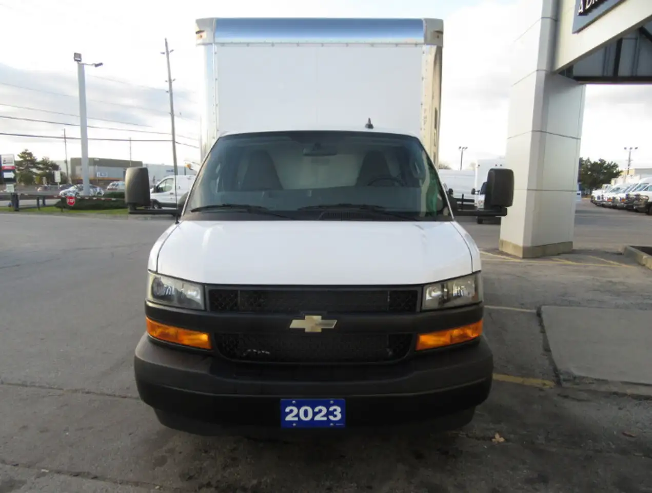 GMC Savana снимка GMC Savana