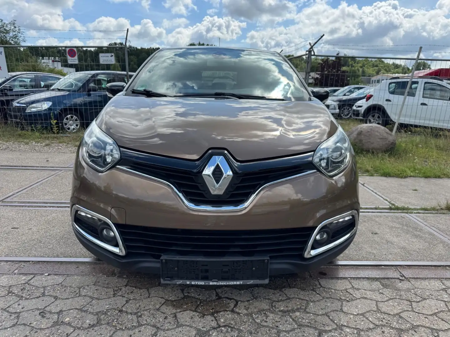 Renault Captur Elysee 1,5*Kamera*Navi*Leder*SH-Gepflegt* Braun - 2