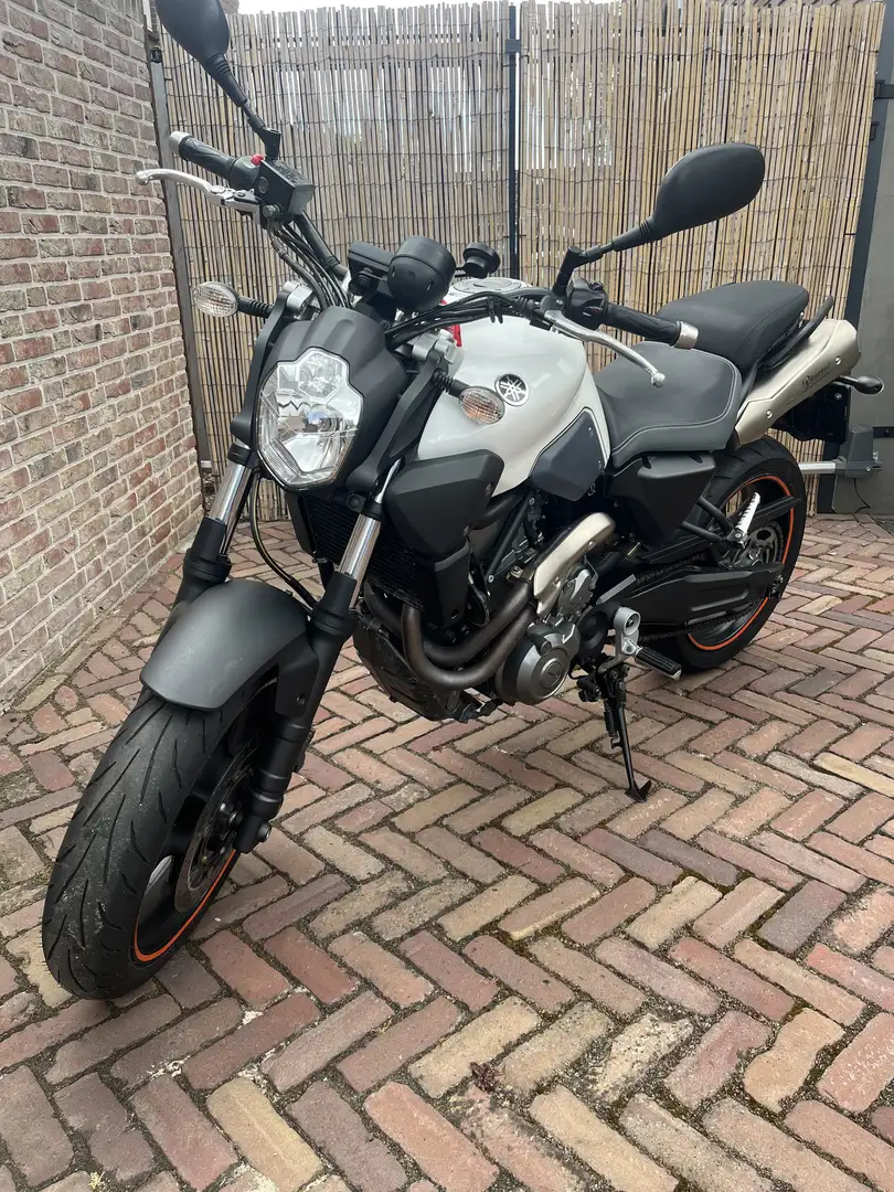 Yamaha MT-03 Wit - 2