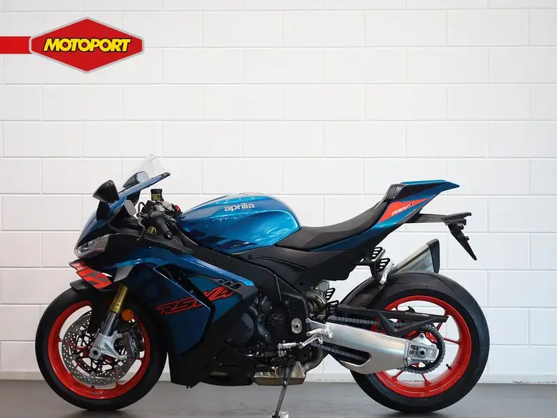 Aprilia RSV4 - foto 4