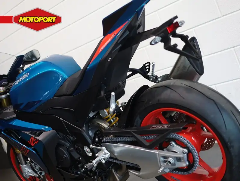 Aprilia RSV4 - foto 5