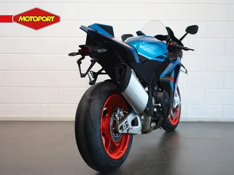 Aprilia RSV4 - foto 8