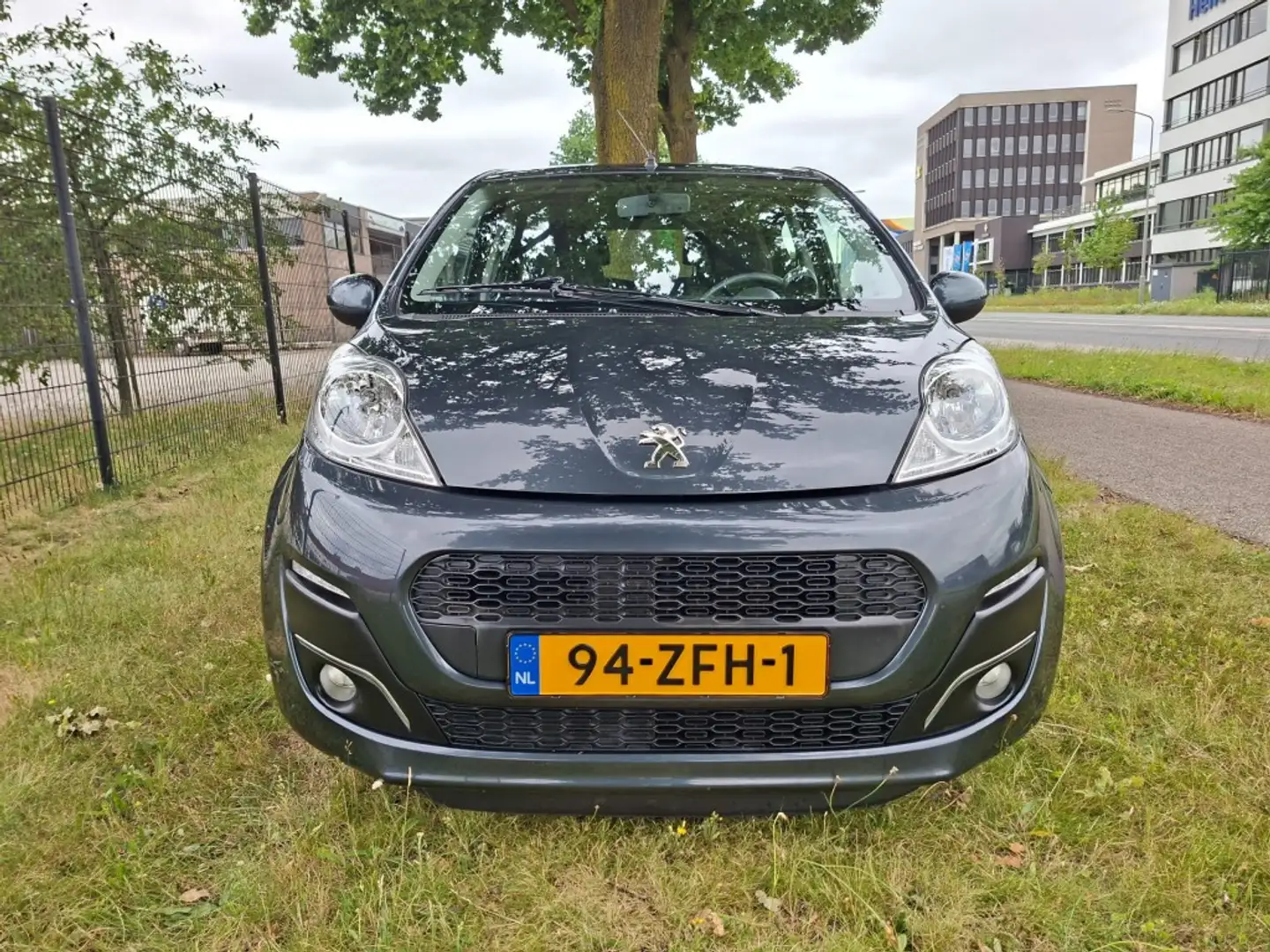 Peugeot 107 1.0 68 Grijs - 2