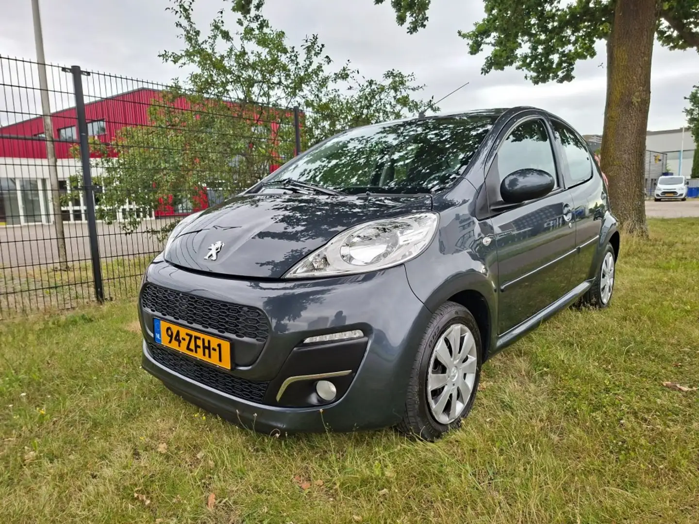 Peugeot 107 1.0 68 Grijs - 1