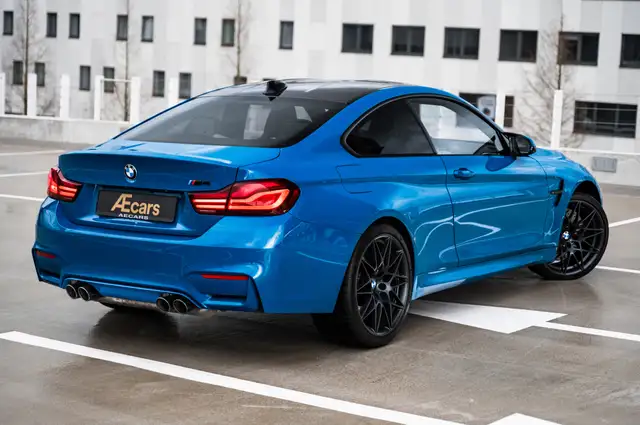 BMW M4 view 2