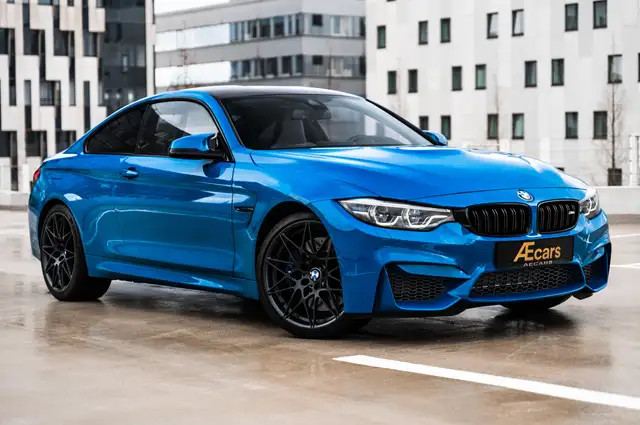 BMW M4 view 4