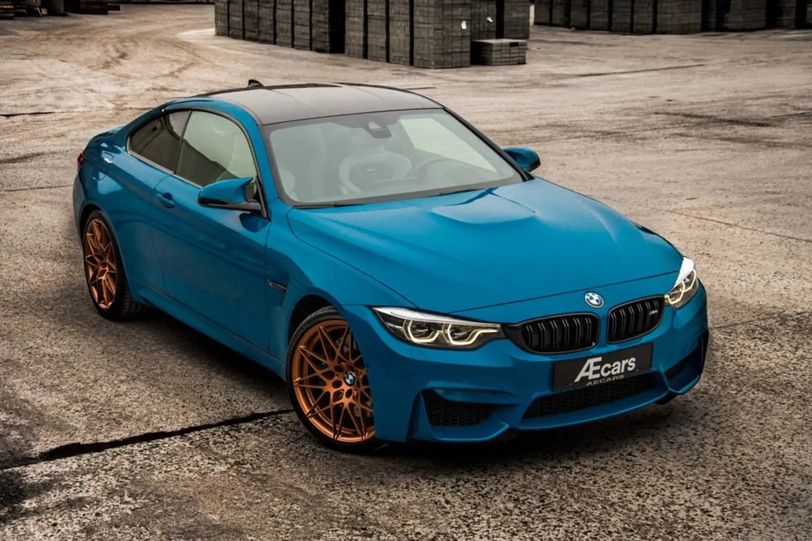 BMW M4 *** COMPETITION HERITAGE / LIMITED 1 OF 750 *** Blue - 2