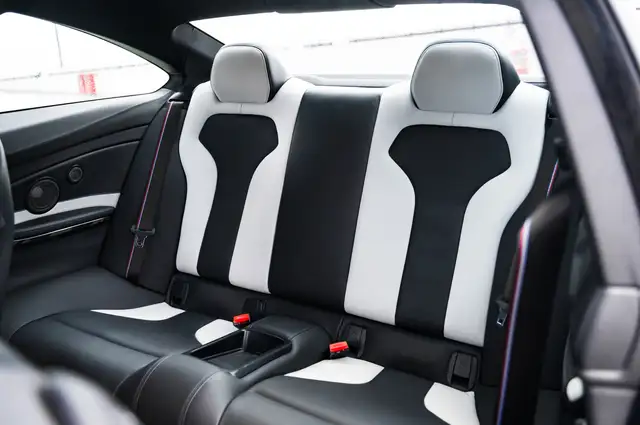 BMW M4 view 5