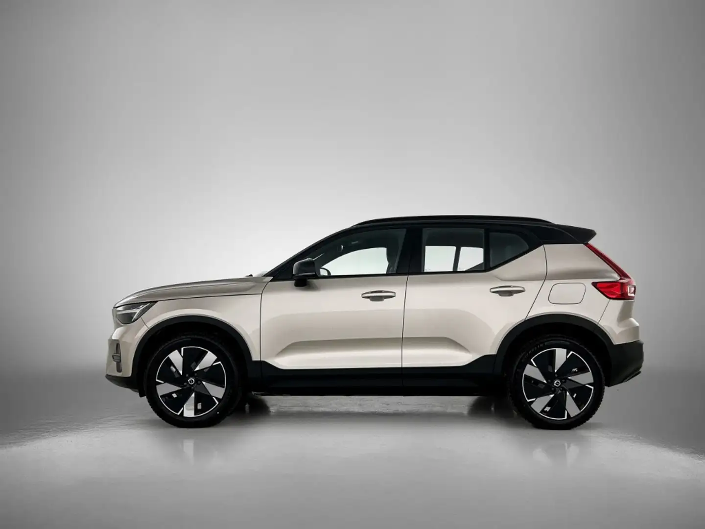 Volvo XC40 Extended Plus | Trekhaak | Pilot Assist | Climate Grau - 2