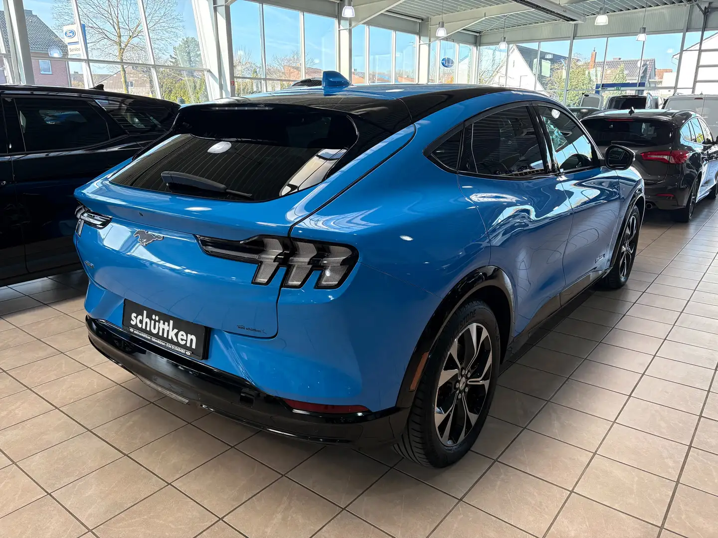 Ford Mustang MachE Extended Range AWD SYNC4, NAVI, Kamera, ALU Blau - 2