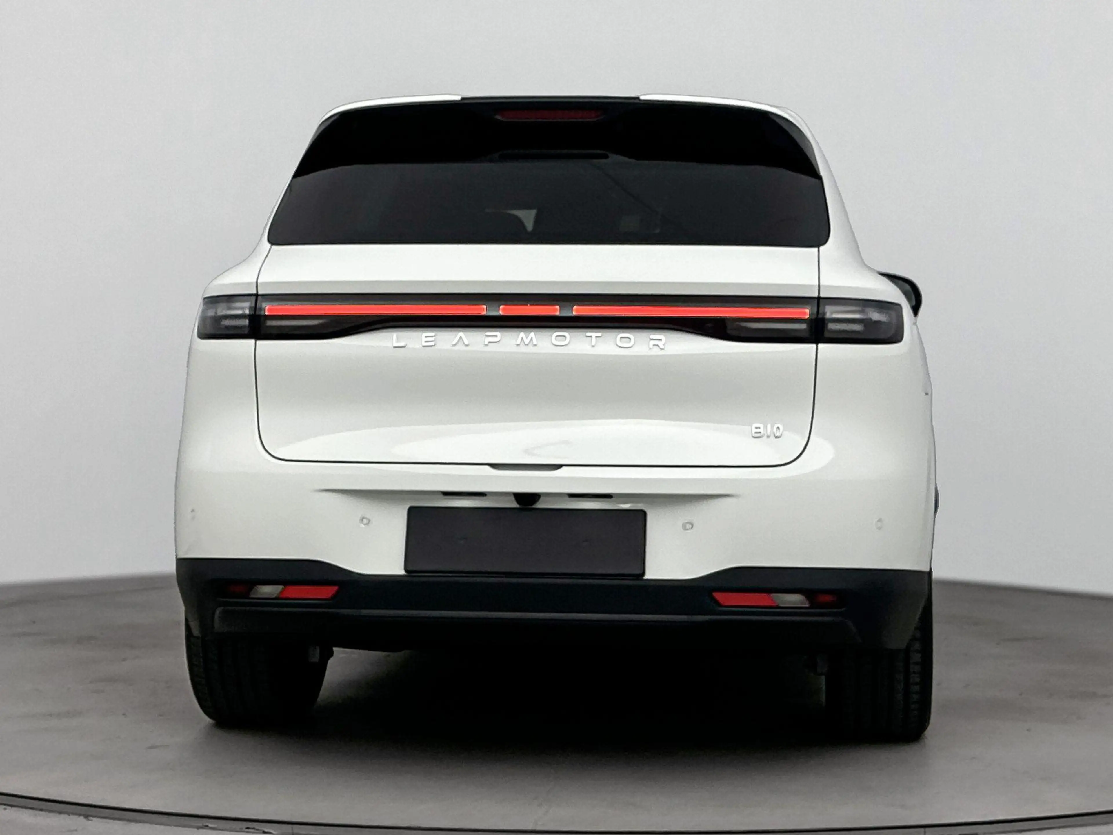 Leapmotor B10 Design ProMax 67.1 kWh | Navigatie | Camera | Pano — photo 6