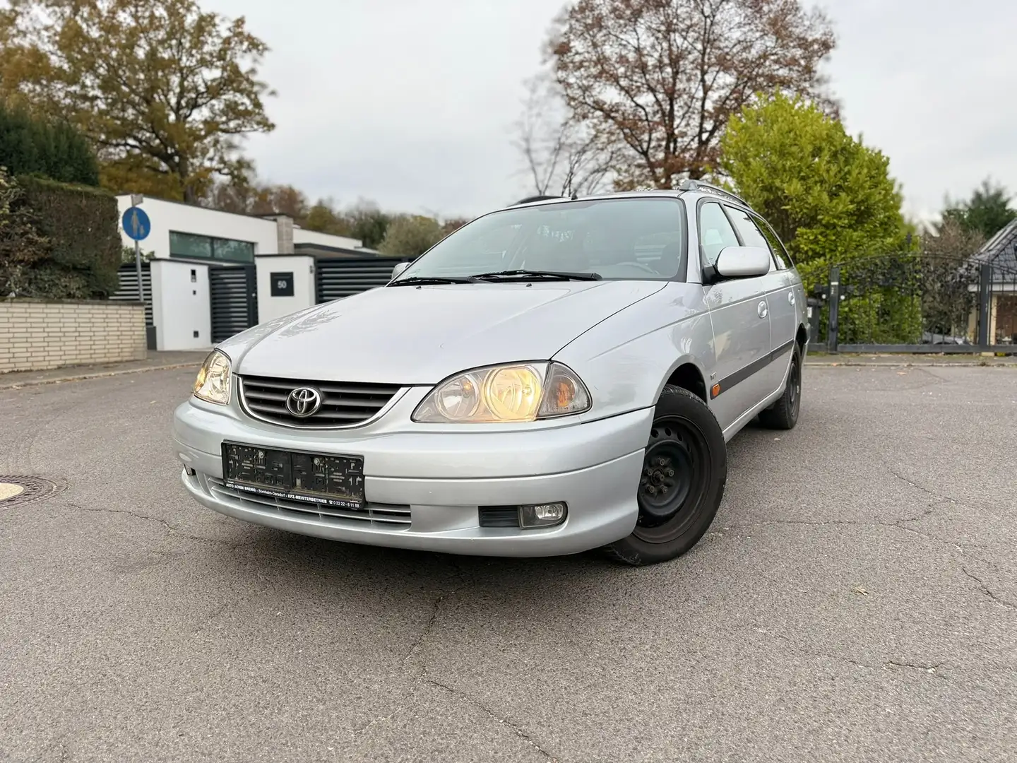 Toyota Avensis Avensis 1.8 Combi linea terra*TÜV&ServiceNEU* Silber - 1