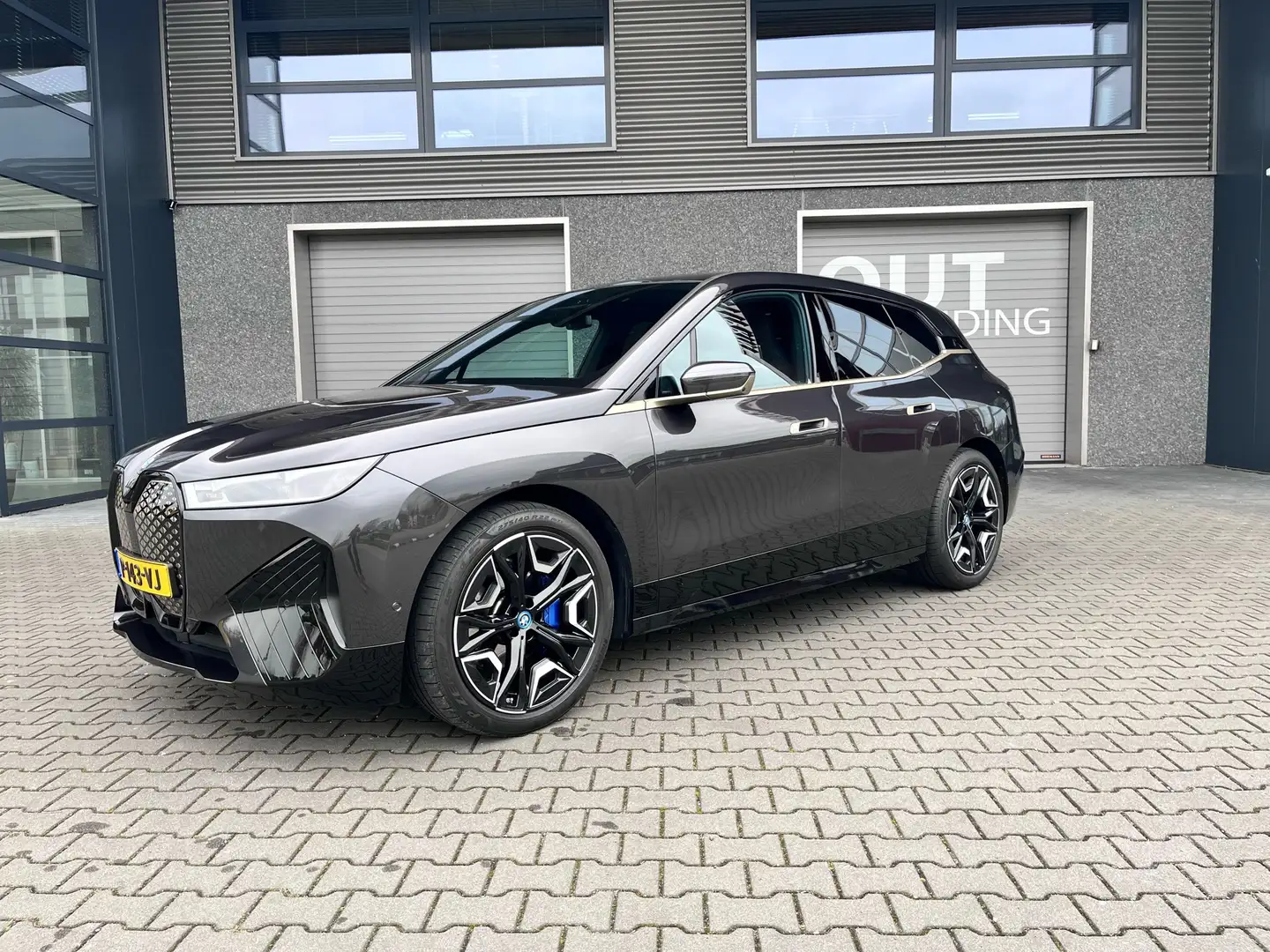BMW iX xDrive40 High Excutive fabrieksgarantie tot 6-2025 Grijs - 1