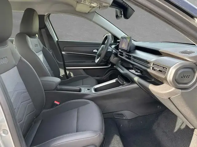 Jeep Avenger view 3