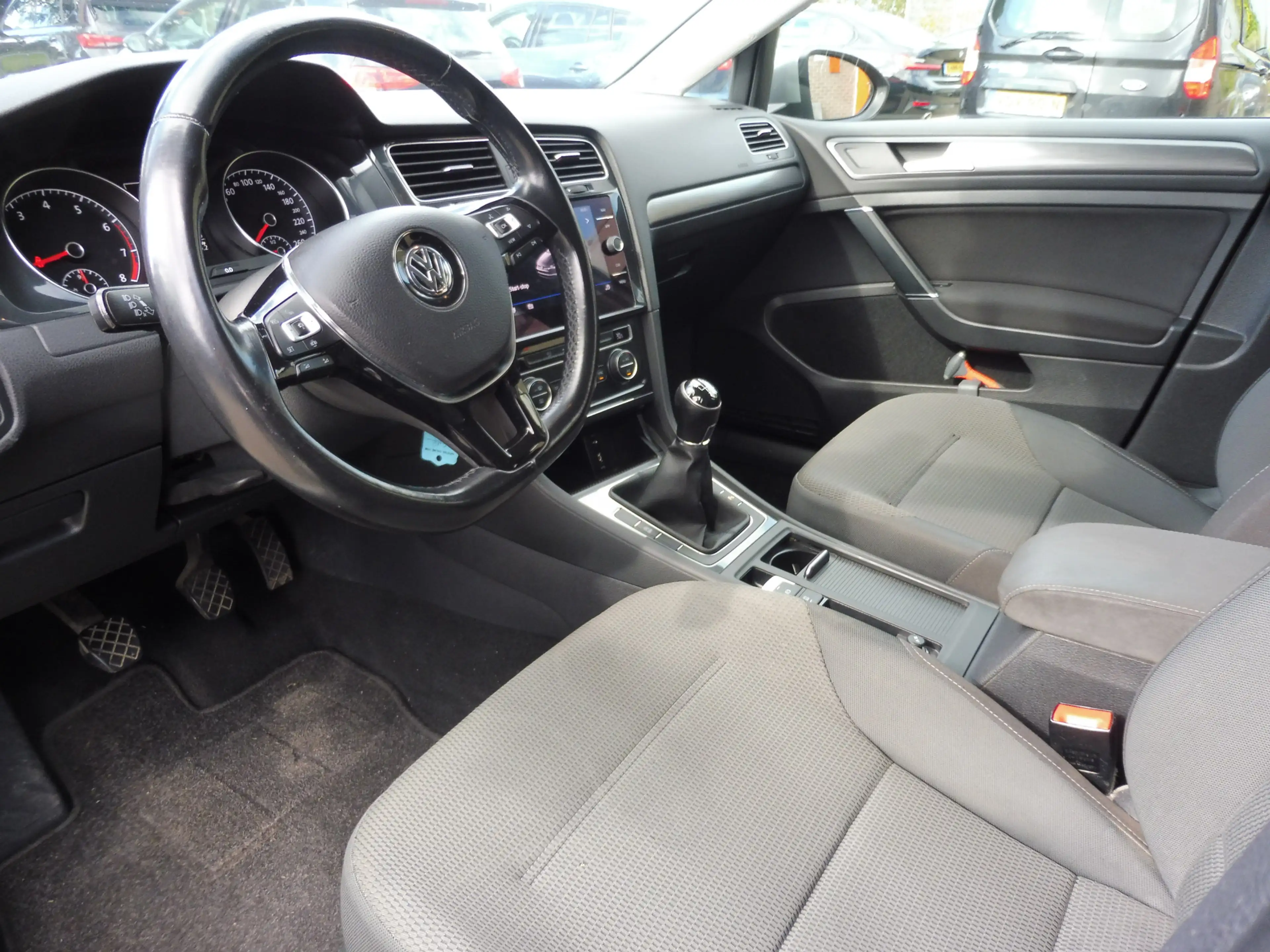 Volkswagen Golf 1.0 TSI Comfortline Trekhaak | Adap cruise | LMV 1 — photo 3