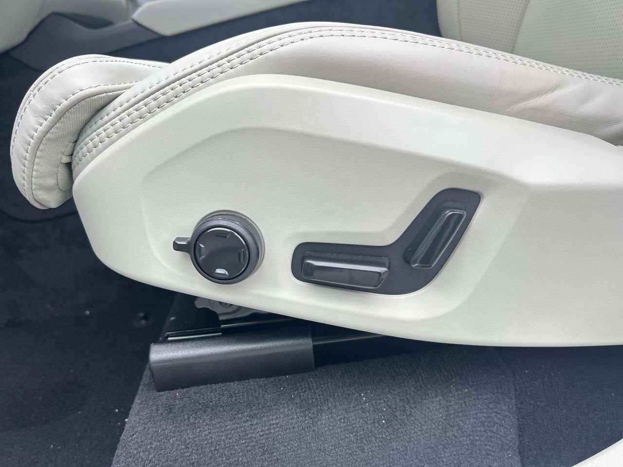 2026 Volvo XC90 Ultra 7-Seater (Dark Theme) Air Suspension | B&amp thumb 20