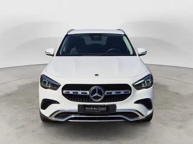 Mercedes-Benz Gla view 2