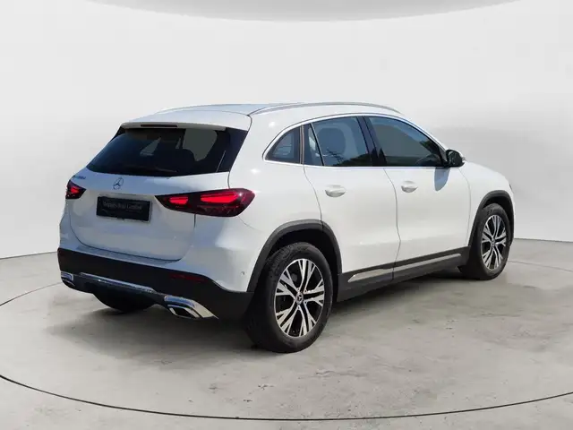Mercedes-Benz Gla view 4