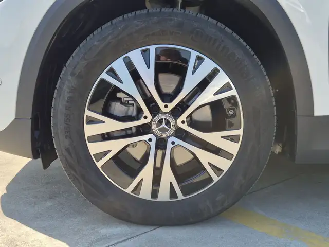 Mercedes-Benz Gla view 13