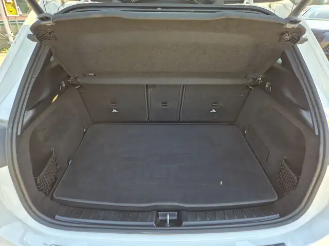 Mercedes-Benz Gla view 12