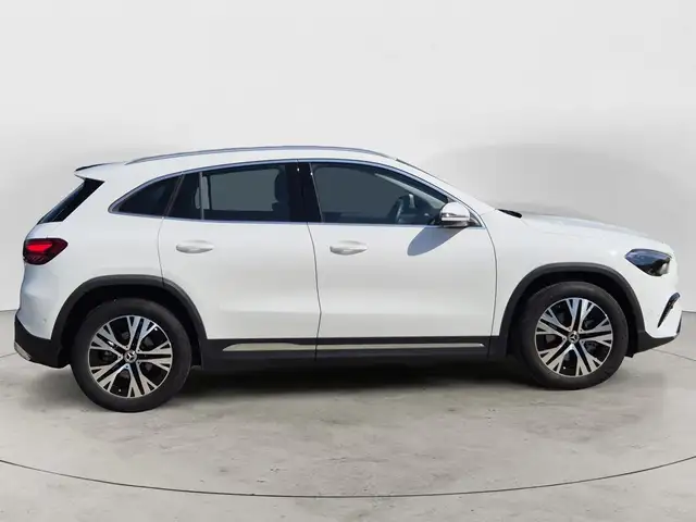 Mercedes-Benz Gla view 5