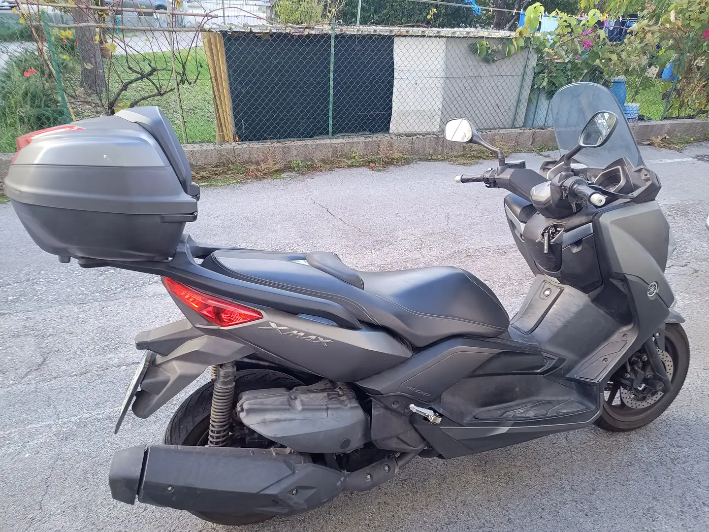 Yamaha X-Max 400 ABS Šedá - 1