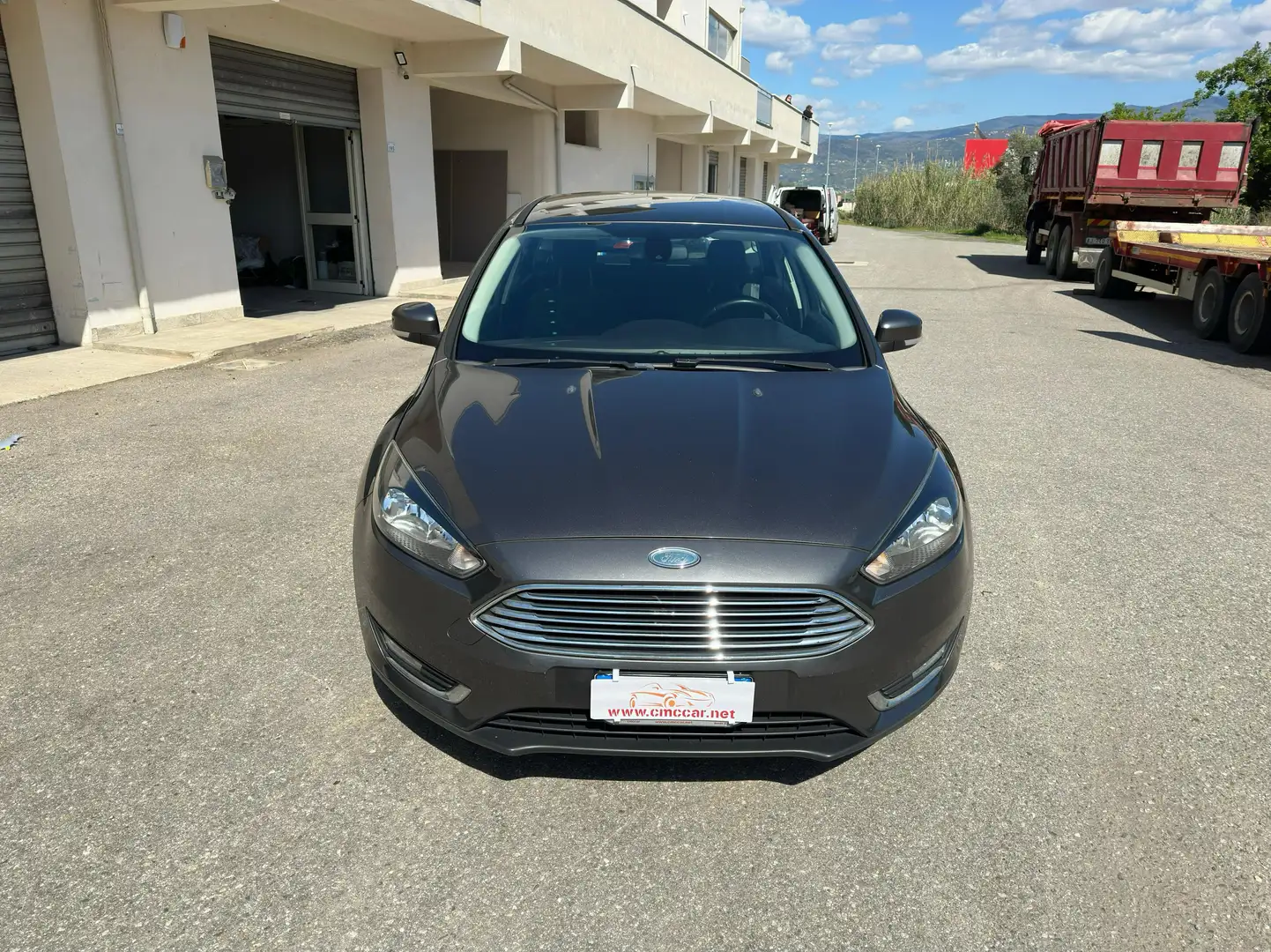 Ford Focus Focus SW 1.5 tdci Titanium s Grau - 1