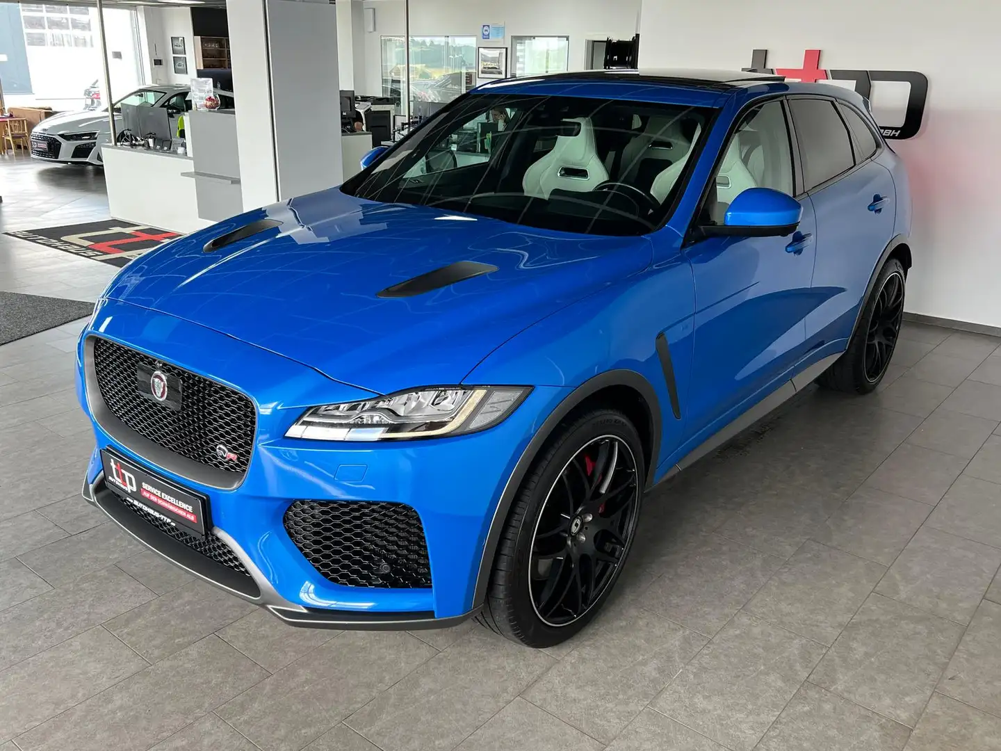 Jaguar F-Pace SVR AWD Pano 22-Alu Sitzbelüftung Memory Blau - 2