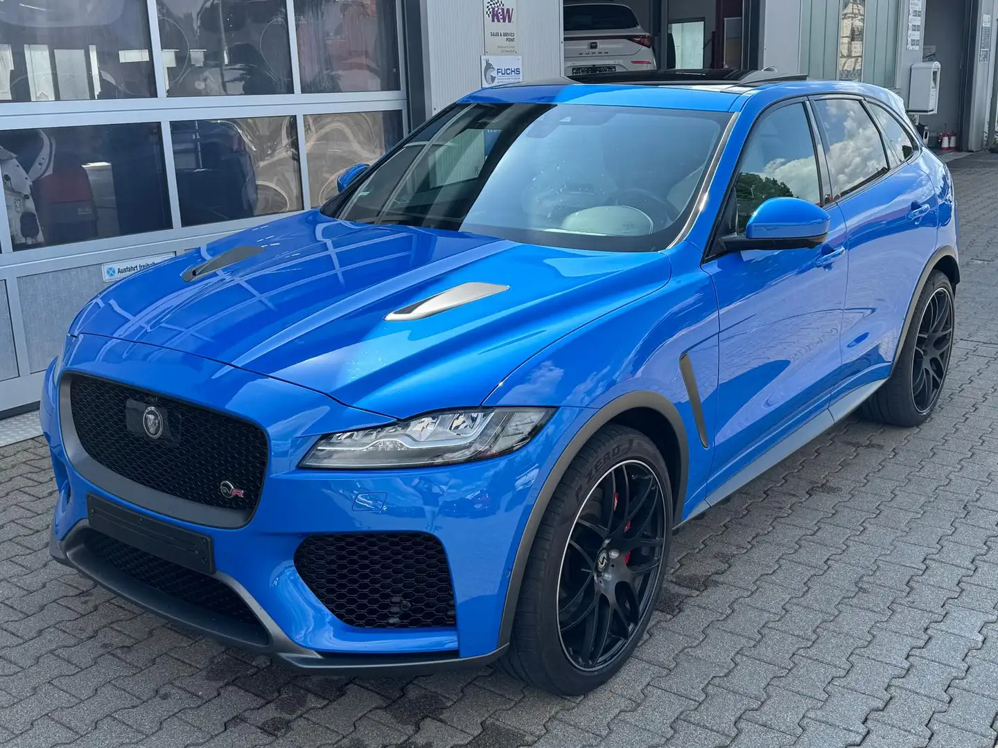 Jaguar F-Pace SVR AWD Pano 22-Alu Sitzbelüftung Memory Blau - 2