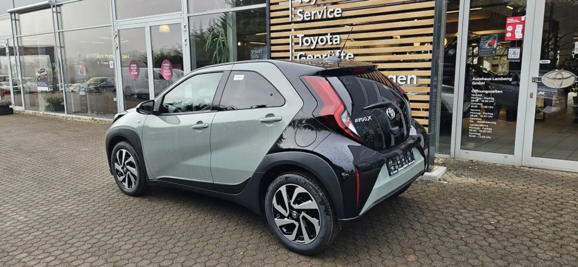 Toyota Aygo X Teamplayer Grau - 2