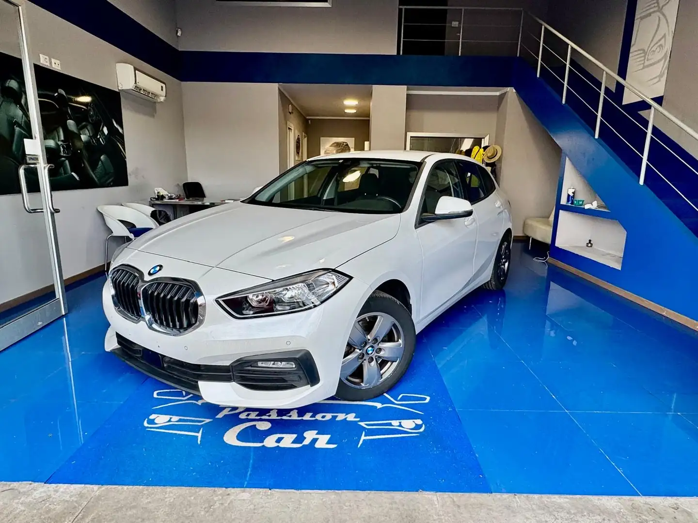 BMW 116 116d Advantage 5p auto - 1