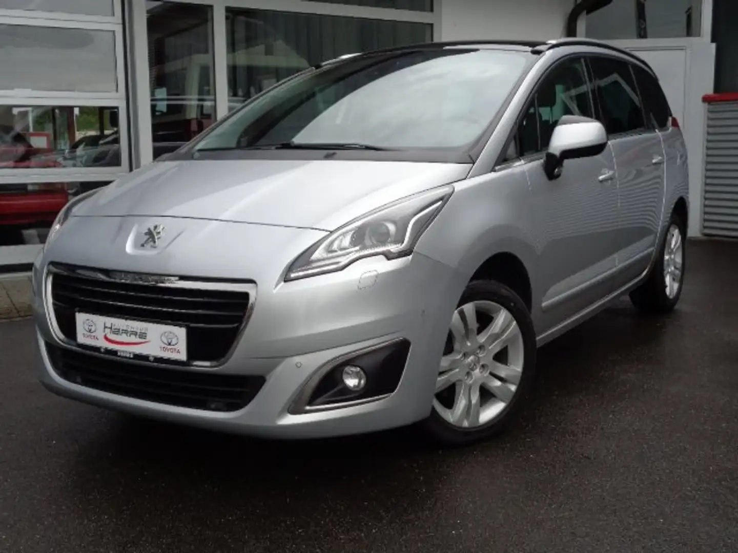Peugeot 5008 Allure BlueHDI 150 Panodach, Headup, 7-Sitzer, Nav Серебристый - 1